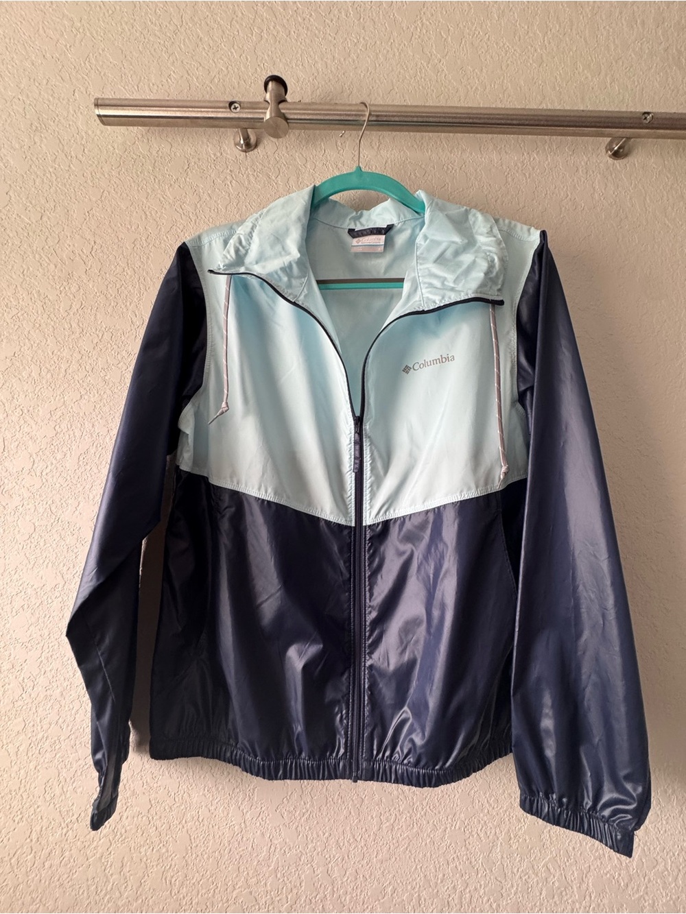 Columbia Windbreaker Jacket - Light Blue & Navy